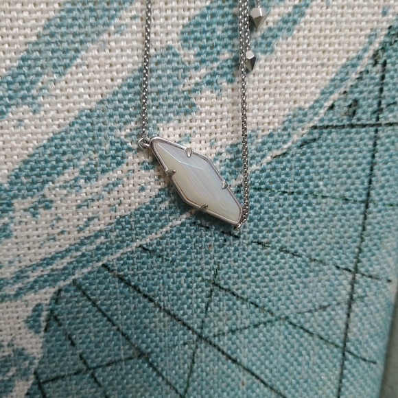 Kendra Scott Beth Necklace - Picture 3 of 6